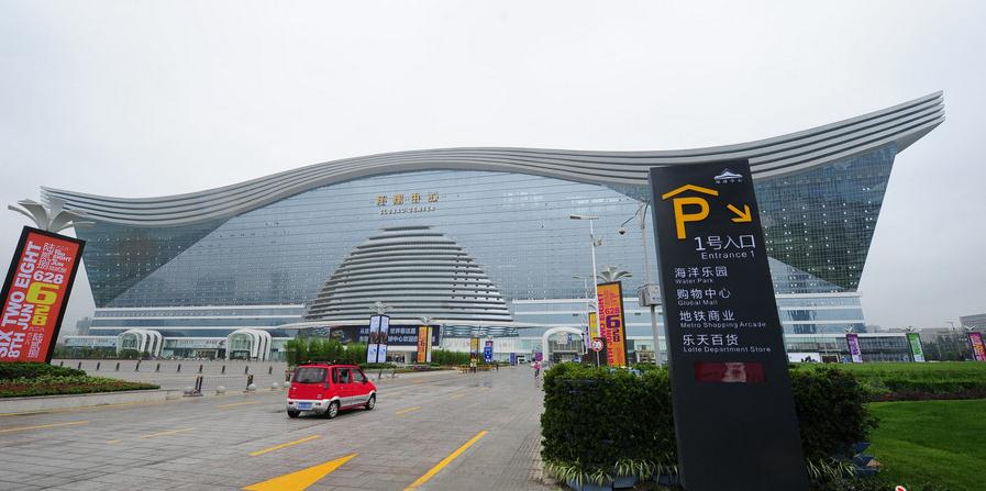 祝贺公司成都会展环球中心大型升降吊杆系统工程顺利竣工